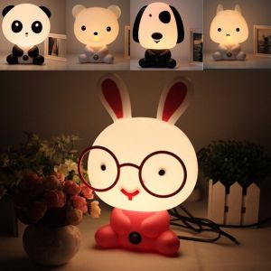 Pet Li ציוד ואביזרים לכלב מיטות לכלב Lovely Baby Kid Bedroom Desk Night Light Dog Bear Rabbit Panda Cartoon Lamp 220V